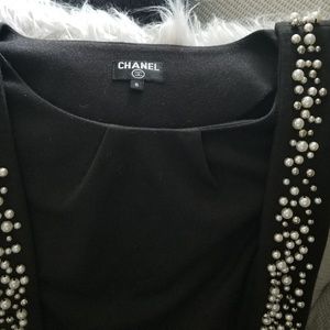 Dress Chanel.